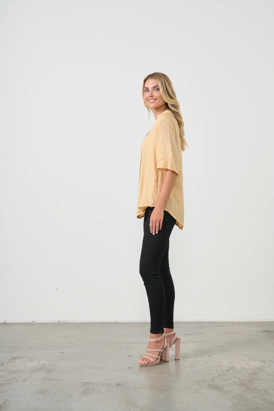 Holmes + Fallon Womens Seersucker Shirt W Side Pockets