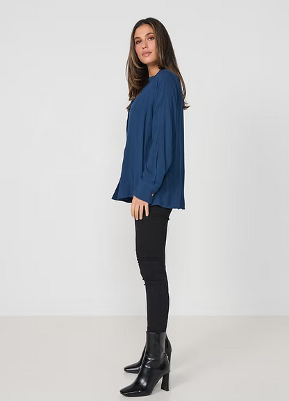 Caju Womens Wood Buttons Raglan Sleeve Shirt
