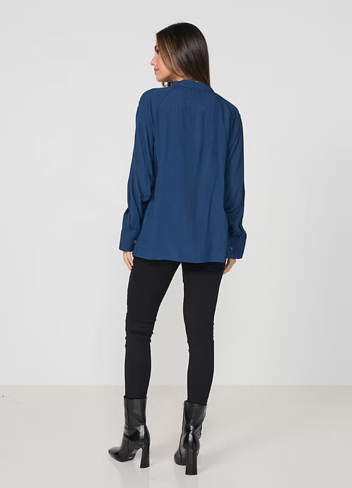 Caju Womens Wood Buttons Raglan Sleeve Shirt