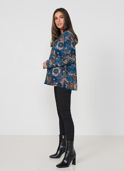 Caju Womens Wood Buttons Raglan Sleeve Shirt